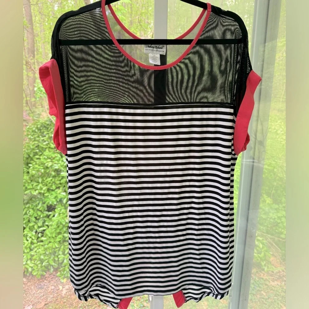 Anthony Richards XL Black & White w/Coral trim tunic. Black mesh upper